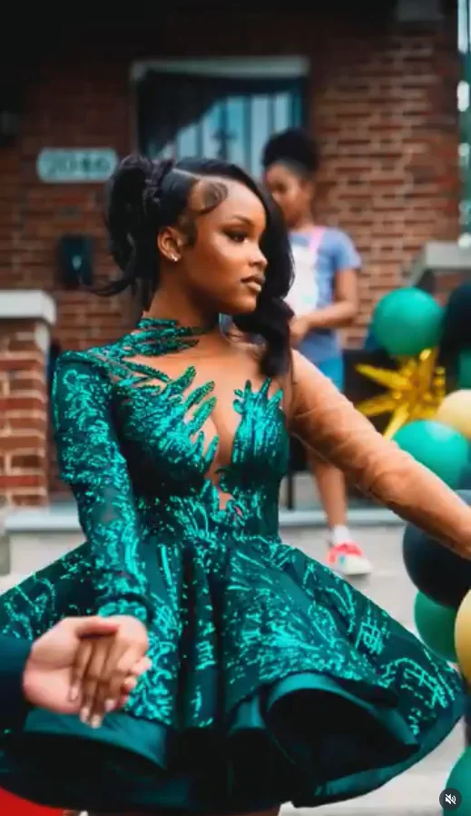 Emerald Green Short Prom Homecoming Dresses Long Sleeve Gillter Applique Puffy Skirt Customsized Black Girl vestidos de gala 
Emerald Green Short Prom Homecoming Dresses Long Sleeve Gillter Applique Puffy Skirt Customsized Black Girl vestidos de gala
