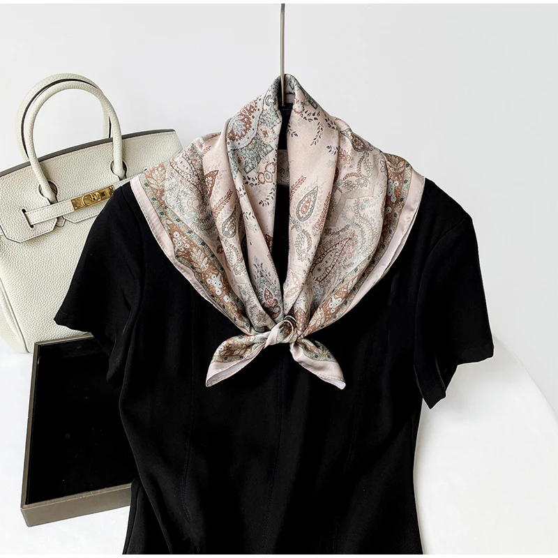 Cashew Print Square Scarf Satin Simulation Silk With A Silky Smooth Touch Versatile Neck Scarf New Well-designed Hair Accessory
Cashew Print Square Scarf Satin Simulation Silk With A Silky Smooth Touch Versatile Neck Scarf New Well-designed Hair Accessory