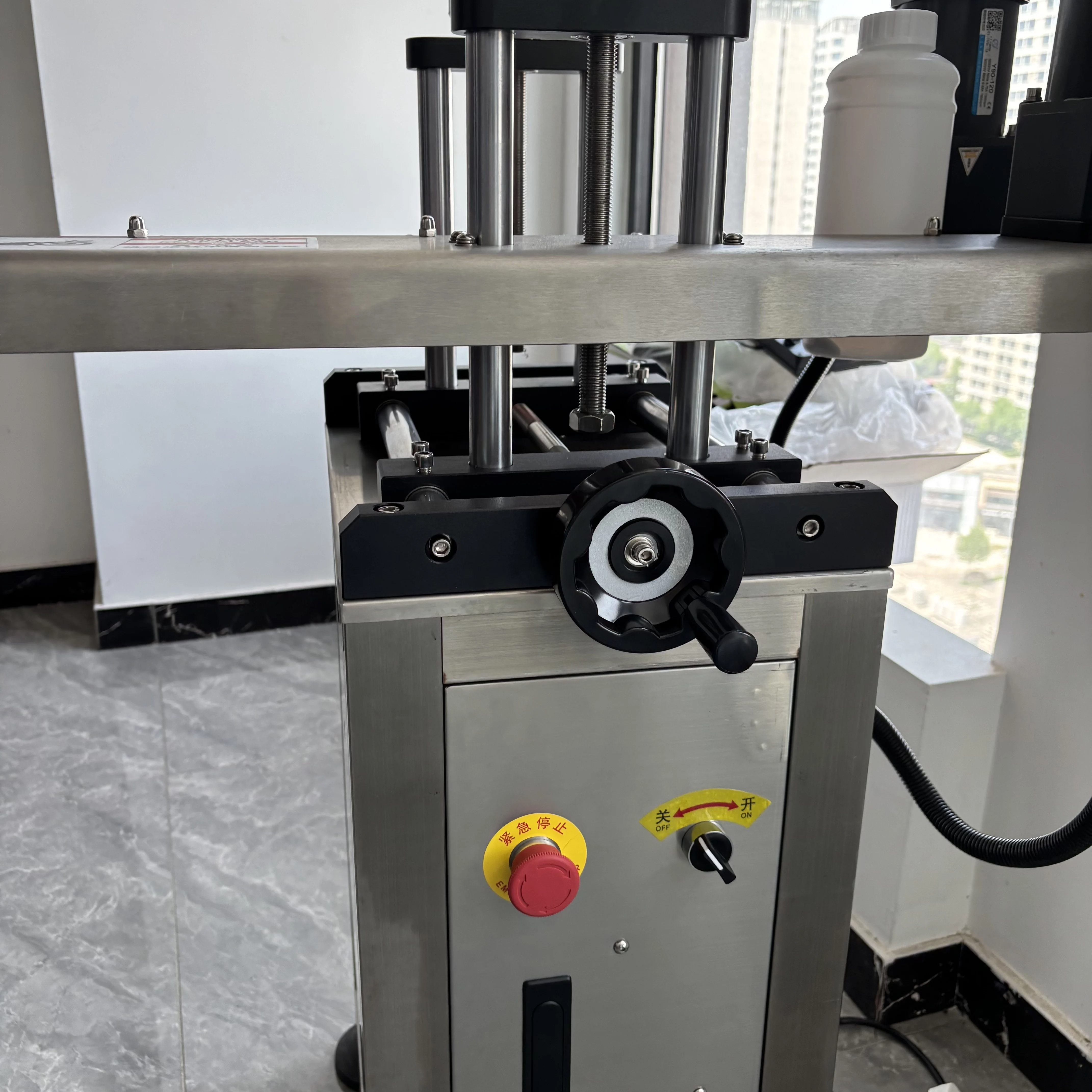 Hanging Type Clamp Bottle Conveyor Belt Bottom Coding Bottomless Side Transfer Belt Conveyor
Hanging Type Clamp Bottle Conveyor Belt Bottom Coding Bottomless Side Transfer Belt Conveyor