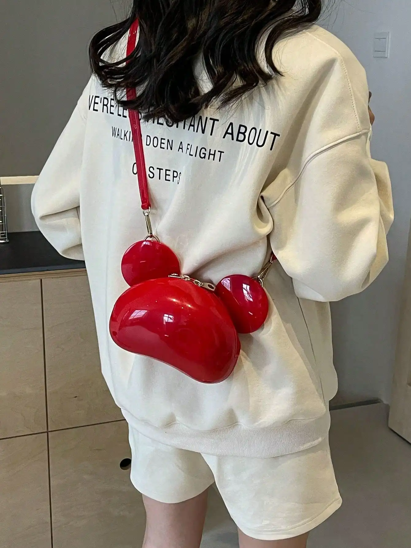 Красная глянцевая мини-сумка через плечо с двойным куполообразным дизайном, отделением для телефона и монетницей
Красная глянцевая мини-сумка через плечо с двойным куполообразным дизайном, отделением для телефона и монетницей