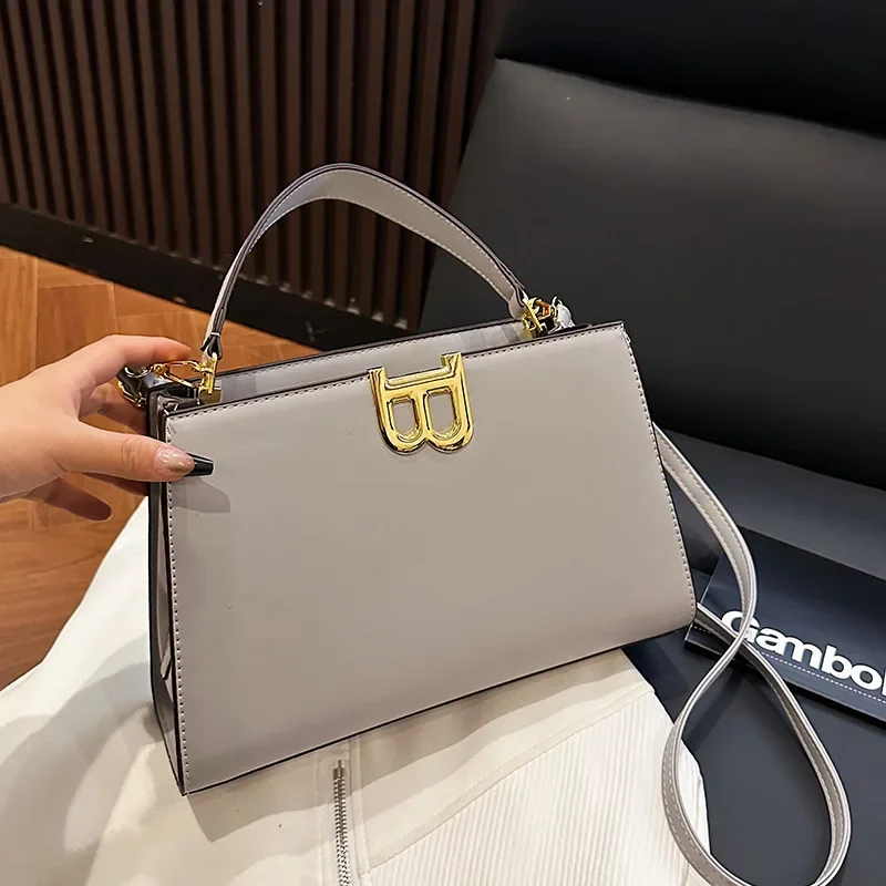 "Модная женская сумка через плечо 2024. — элегантная квадратная форма, городская мода, простой и стильный женский кошелек.
"Модная женская сумка через плечо 2024. — элегантная квадратная форма, городская мода, простой и стильный женский кошелек.