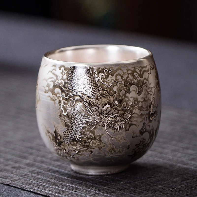 Легкая роскошная серебряная чашка ручной работы 999 настоящая серебряная роспись чернил дракон чайный сервиз здоровье кунг-фу чайная чашка Лю серебряная чашка для вина
Легкая роскошная серебряная чашка ручной работы 999 настоящая серебряная роспись чернил дракон чайный сервиз здоровье кунг-фу чайная чашка Лю серебряная чашка для вина