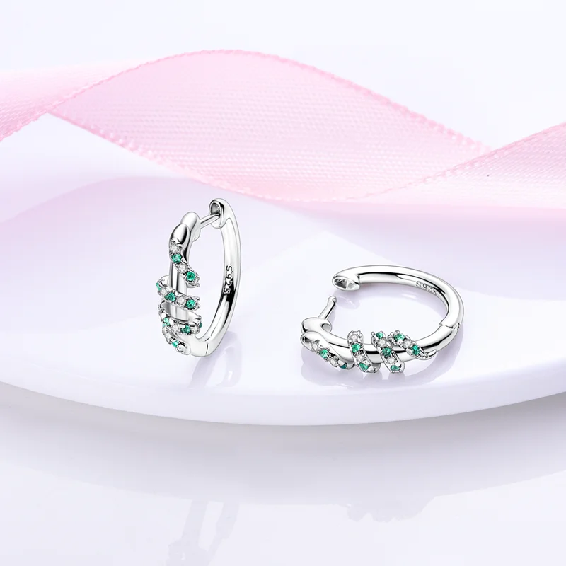 New 925 Sterling Silver Hoop Earrings Sparkling Emerald Inlaid Snake Zircon Earrings For Women Wedding Anniversary Jewelry Gifts
New 925 Sterling Silver Hoop Earrings Sparkling Emerald Inlaid Snake Zircon Earrings For Women Wedding Anniversary Jewelry Gifts