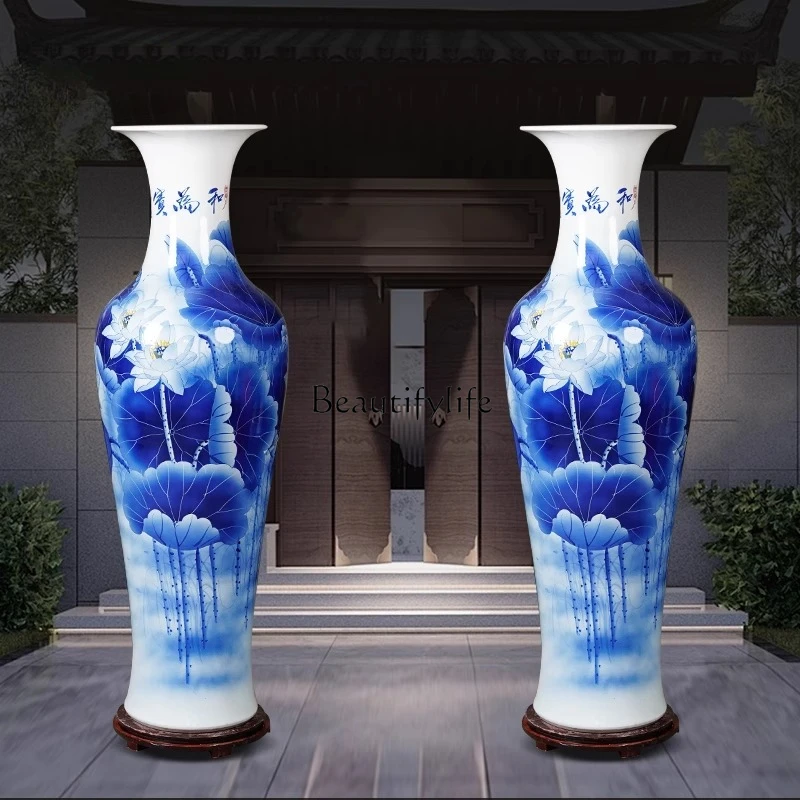 Hand-painted blue and white porcelain floor-to-ceiling vase Chinese-style living room study company hotel opening decoration
Hand-painted blue and white porcelain floor-to-ceiling vase Chinese-style living room study company hotel opening decoration
