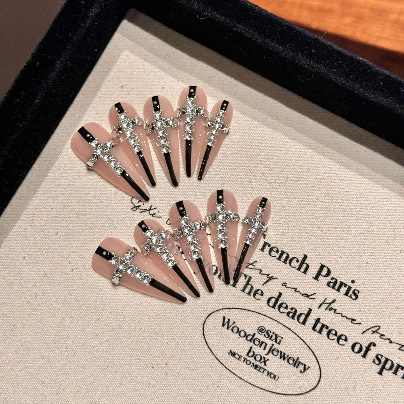 Handmade Press On Nails Nude Fake Nails With Flash Small Rhinestone Decor Fashion Long Fake Nails Stiletto Tips Wearable 10pcs
Handmade Press On Nails Nude Fake Nails With Flash Small Rhinestone Decor Fashion Long Fake Nails Stiletto Tips Wearable 10pcs