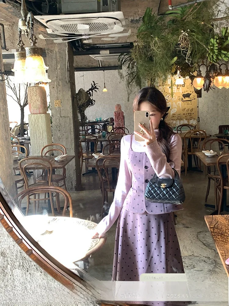 Elegant Polka Dot Halterneck Set Korean Style Winter Fashion Half-length Skirt with Checkered Pattern High Collar Button up Top
Elegant Polka Dot Halterneck Set Korean Style Winter Fashion Half-length Skirt with Checkered Pattern High Collar Button up Top