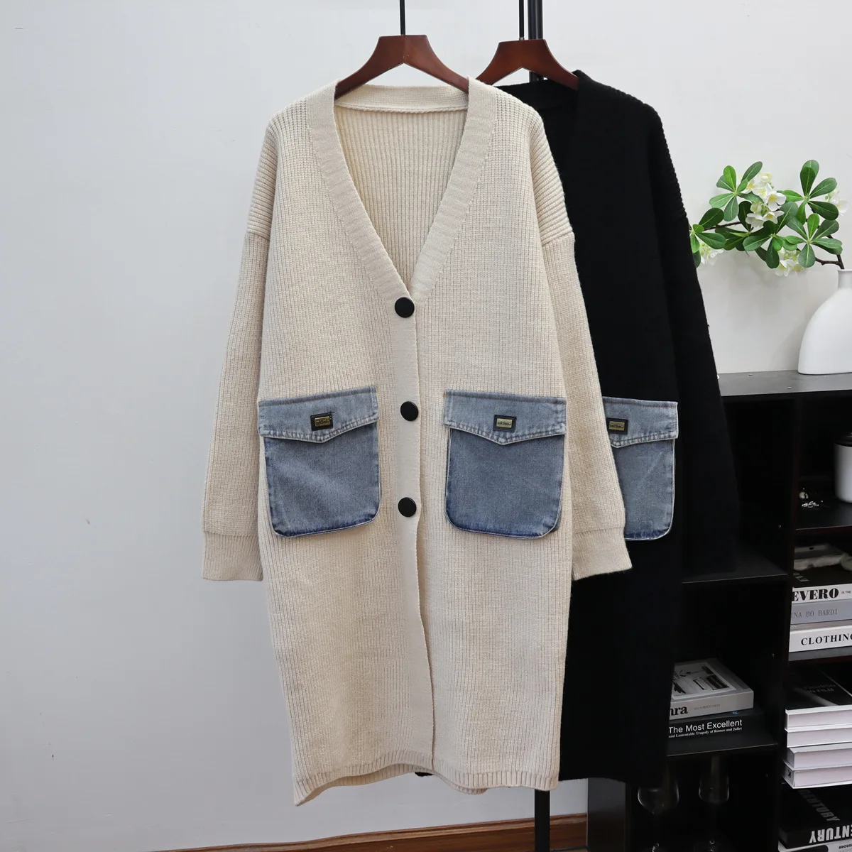 Women Knitted Cardigan Sweaters Long Spliced Jumpers Denim Pocket Long Sleeves V Neck Single Breasted Loose 2025 Autumn Winter
Women Knitted Cardigan Sweaters Long Spliced Jumpers Denim Pocket Long Sleeves V Neck Single Breasted Loose 2025 Autumn Winter