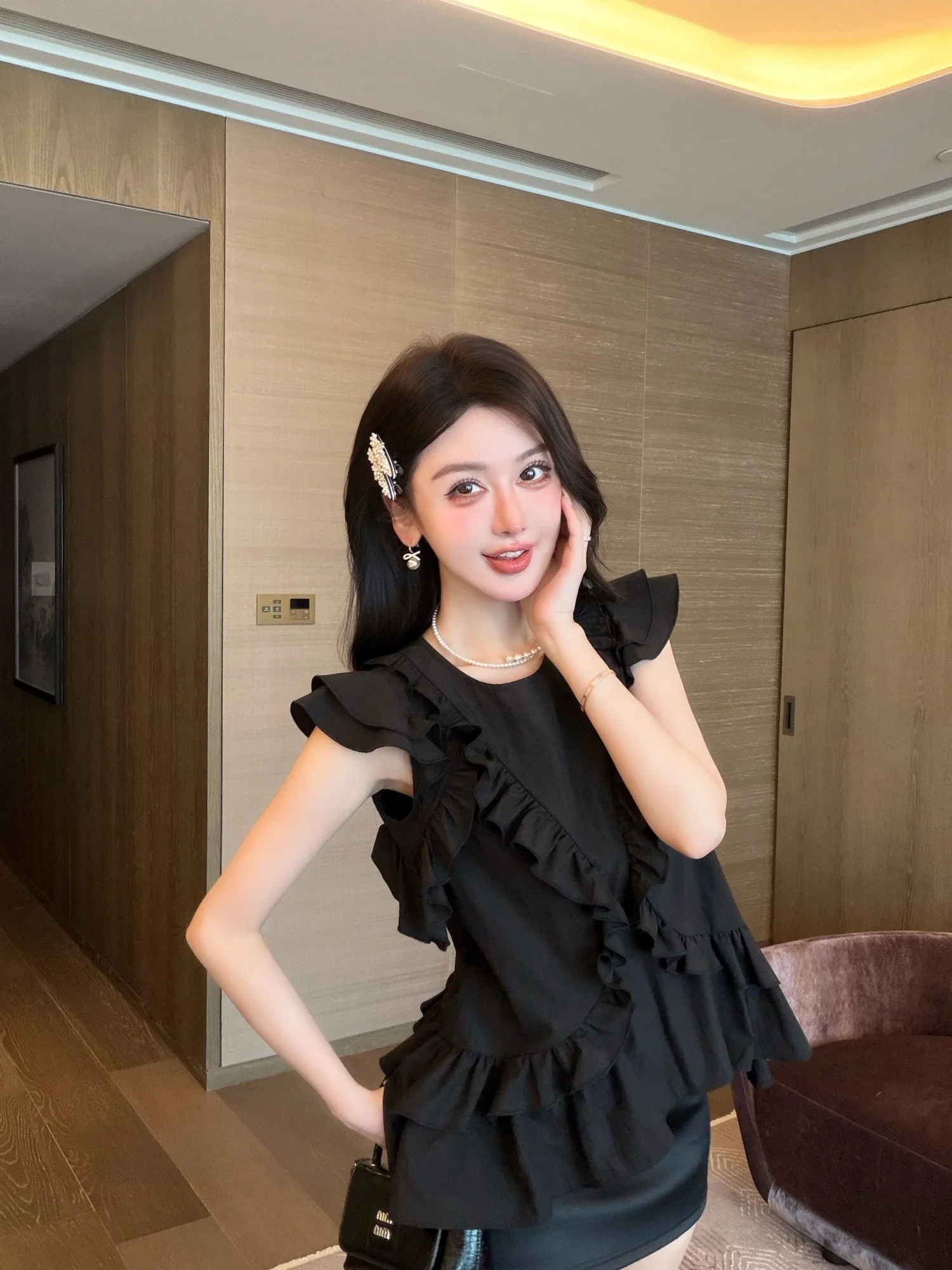 Elegant Black Shirt with Fly Sleeve Hemmed Waist Slimming Soft Style Women's Casual Fashion Breathable Short Sleeve round Neck
Elegant Black Shirt with Fly Sleeve Hemmed Waist Slimming Soft Style Women's Casual Fashion Breathable Short Sleeve round Neck
