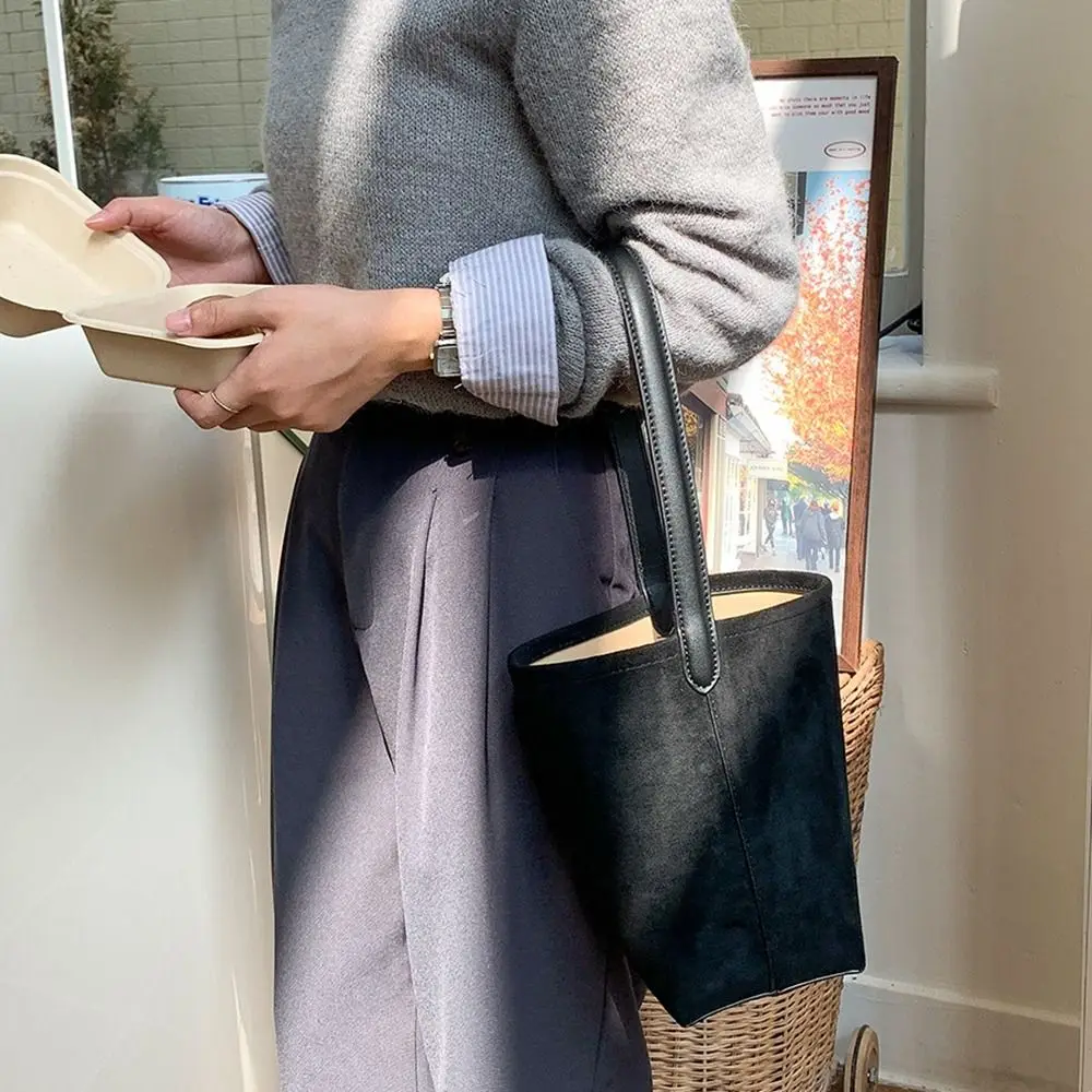 Simple Vintage Suede Bucket Bag Pure Color Purse Matte Pu Leather Shoulder Bag Handbag Korean Style Underarm Bag Girls
Simple Vintage Suede Bucket Bag Pure Color Purse Matte Pu Leather Shoulder Bag Handbag Korean Style Underarm Bag Girls