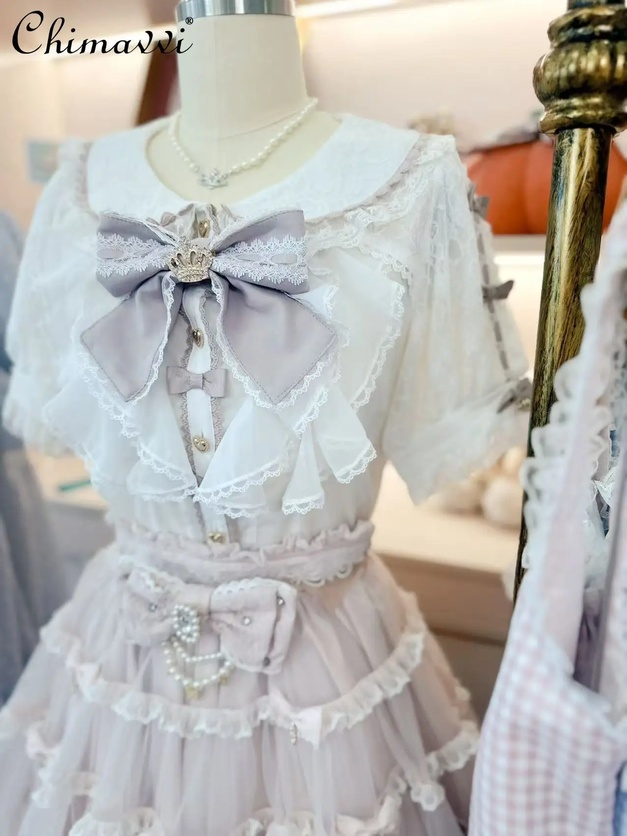 Sweet Japanese Style Crown Short-sleeved Shirt New 2025 Summer Cute Bow Fungus Edge Lace Shirt Liz Lolita Top Y2k Blouse
Sweet Japanese Style Crown Short-sleeved Shirt New 2025 Summer Cute Bow Fungus Edge Lace Shirt Liz Lolita Top Y2k Blouse