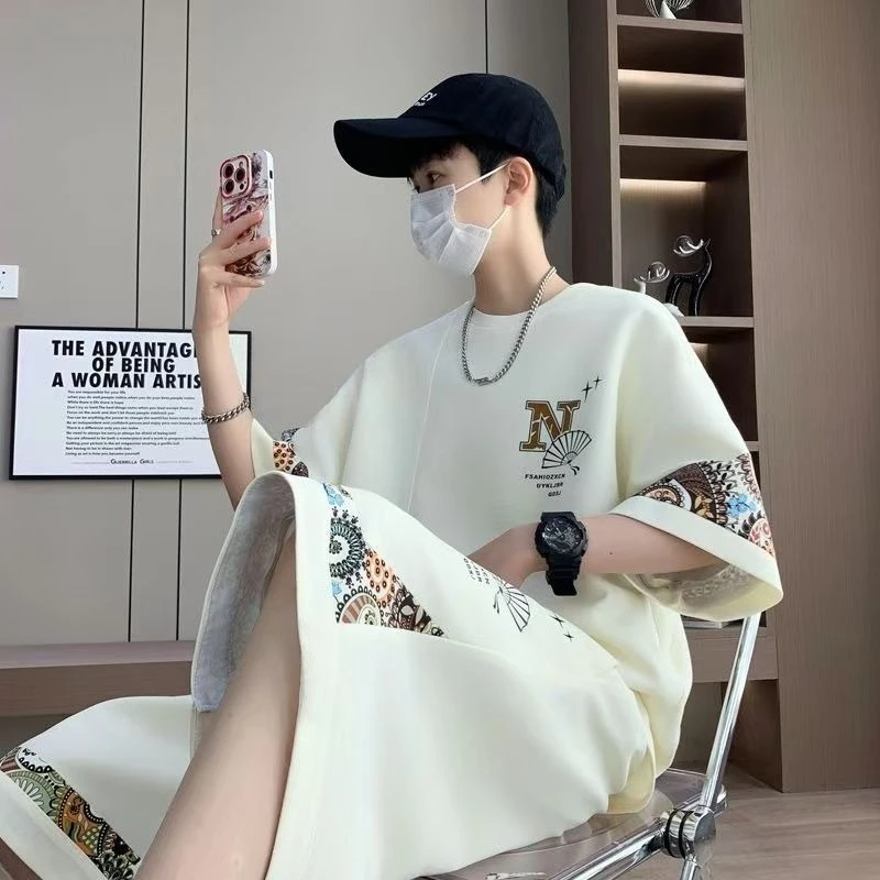 Men Loose Fit Summer Short Sleeve Shorts Set Chinese Trend Fashion Comfortable Daily Wear Teen Student Matching Outfits
Men Loose Fit Summer Short Sleeve Shorts Set Chinese Trend Fashion Comfortable Daily Wear Teen Student Matching Outfits