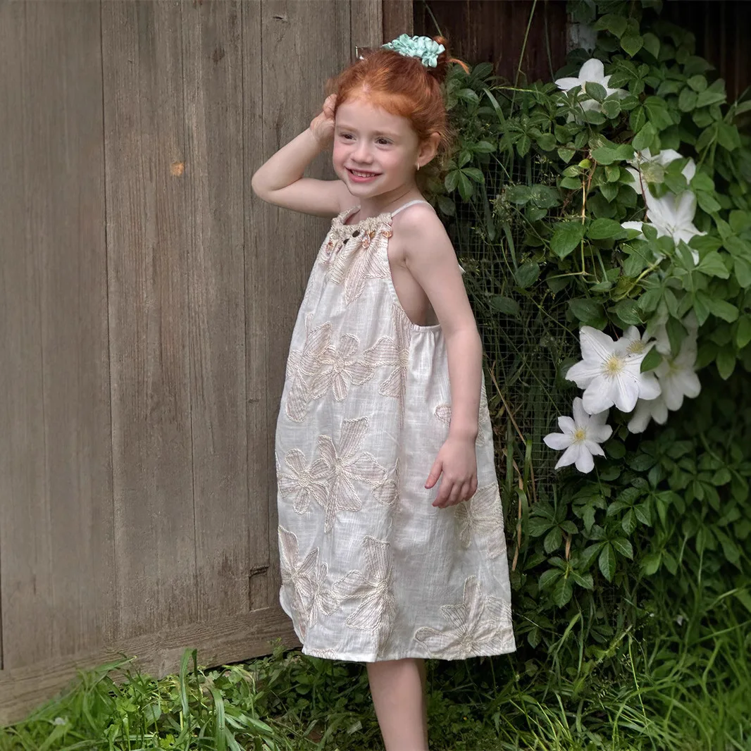 Girls Skirt 2025 Summer New Childrens Clothing Girls Baby Fashionable Linen Cotton Embroidery Flowers Hanging Neck Skirt
Girls Skirt 2025 Summer New Childrens Clothing Girls Baby Fashionable Linen Cotton Embroidery Flowers Hanging Neck Skirt