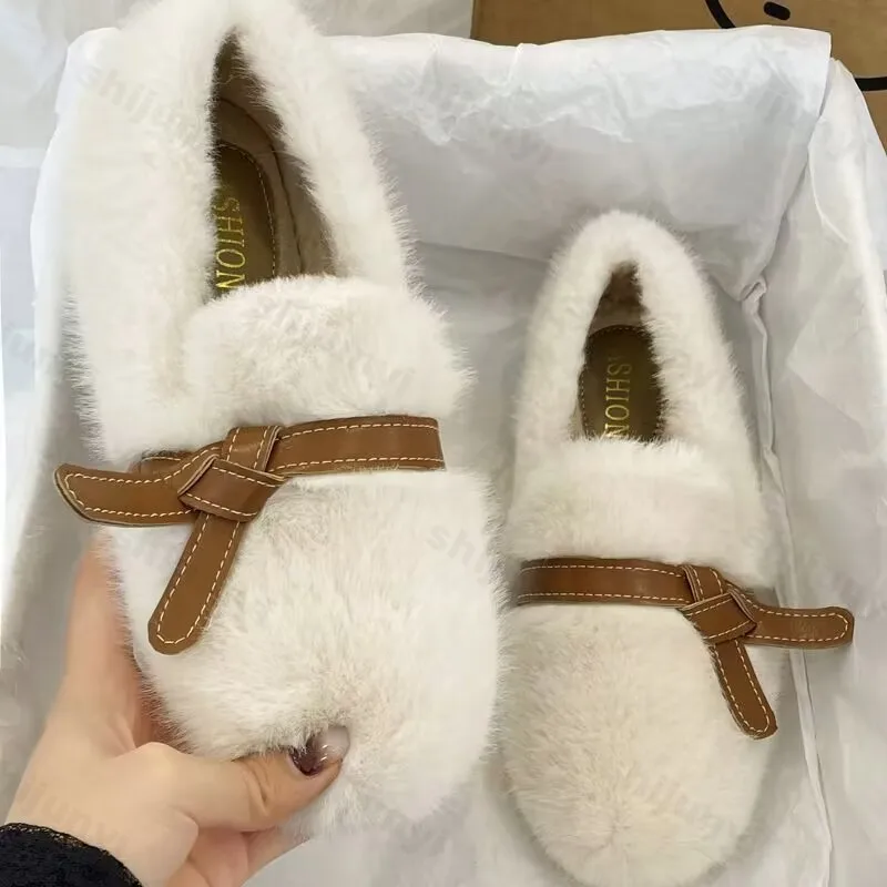 Женская хлопковая обувь, осенне-зимняя новая модная уличная нескользящая повседневная обувь с перекрестными ремешками, легкая удобная мягкая подошва на плоской подошве
Женская хлопковая обувь, осенне-зимняя новая модная уличная нескользящая повседневная обувь с перекрестными ремешками, легкая удобная мягкая подошва на плоской подошве