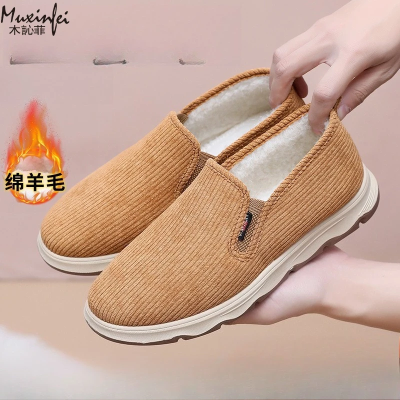 Новые тканевые мужские туфли с толстыми полосками и плюшевой подкладкой, удобные повседневные спортивные туфли с мягкой подошвой и защитой от скольжения.
Новые тканевые мужские туфли с толстыми полосками и плюшевой подкладкой, удобные повседневные спортивные туфли с мягкой подошвой и защитой от скольжения.