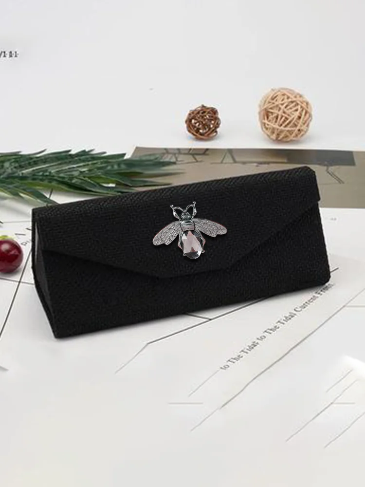Cotton Linen Eyewear Case for Women: Stackable Detachable Anti-Stress Symmetry Decor, Crystal & Pearl Style
Cotton Linen Eyewear Case for Women: Stackable Detachable Anti-Stress Symmetry Decor, Crystal & Pearl Style