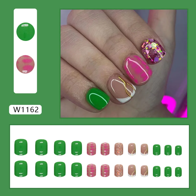 24Pcs Short Round Press on Nails - Fresh Green Base with Multicolor Gold Foil Crocodile Pattern and Gold Stripes 
24Pcs Short Round Press on Nails - Fresh Green Base with Multicolor Gold Foil Crocodile Pattern and Gold Stripes