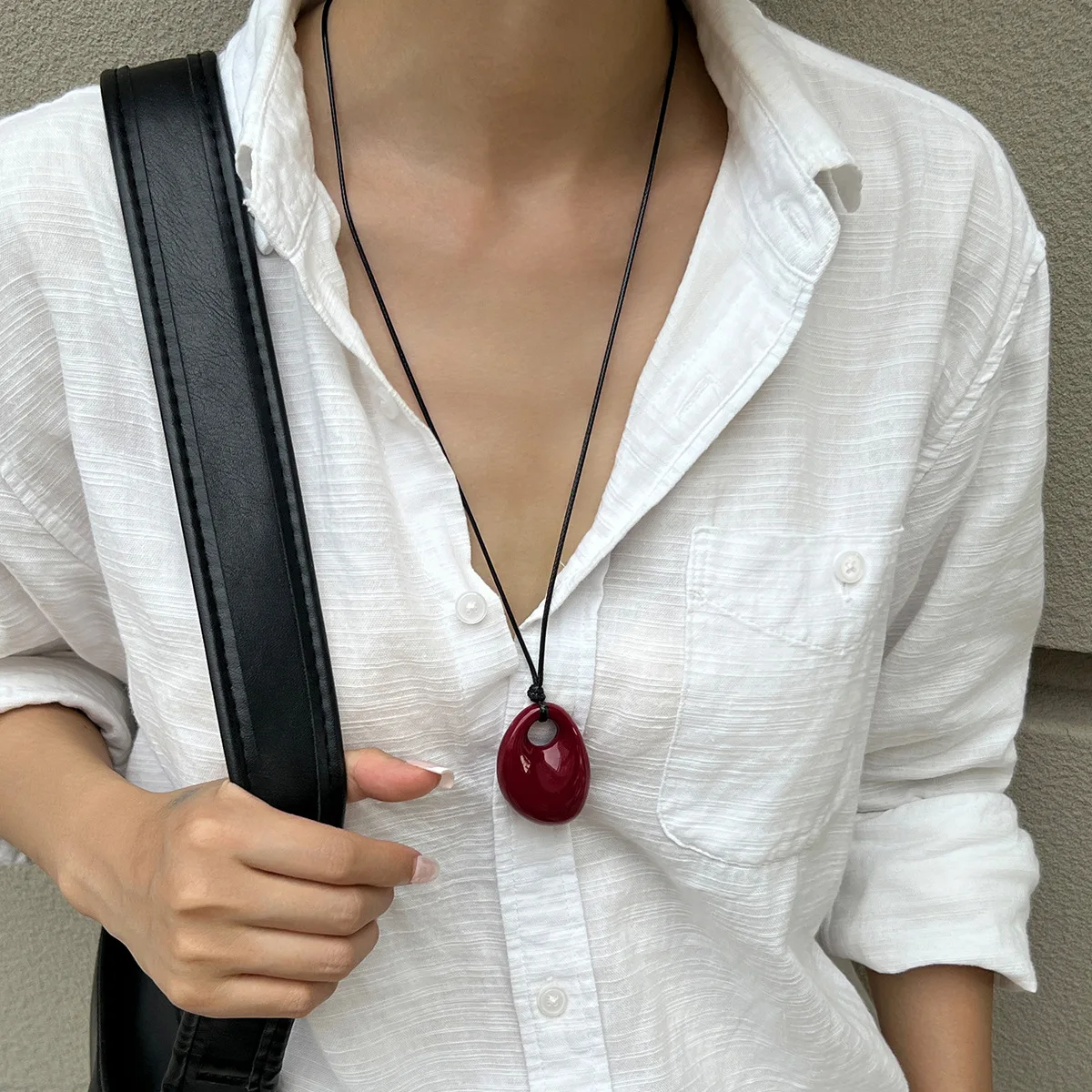 Fashion Irregular Pendant Necklace for Women Sweet Adjustable Retro Black Rope Pull-out Sweater Chain Jewelry Accessories Gifts
Fashion Irregular Pendant Necklace for Women Sweet Adjustable Retro Black Rope Pull-out Sweater Chain Jewelry Accessories Gifts