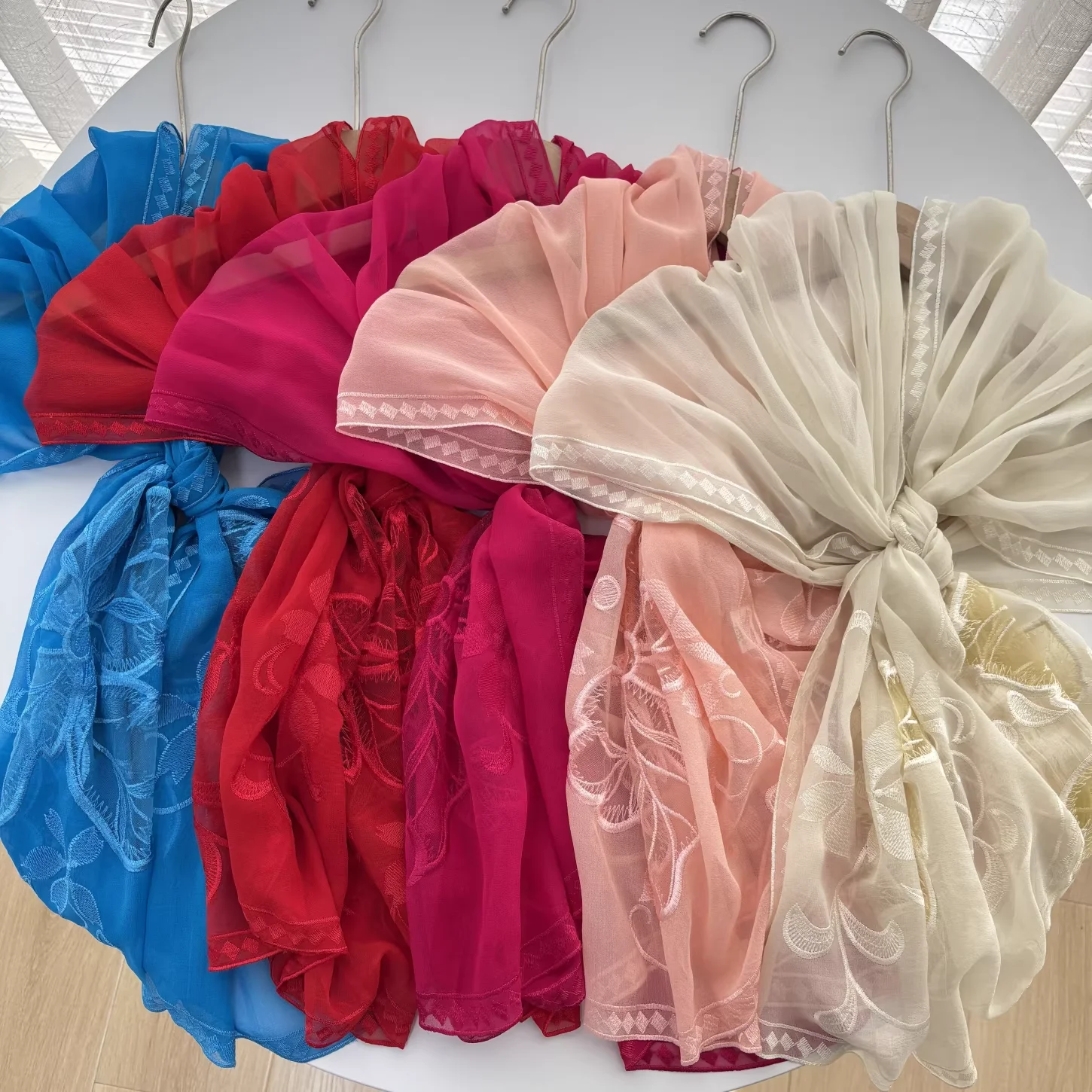 100% Silk Womens Headscarves 2026 Luxury Brand Pink Red Beige Blue Solid Long Scarf Women's Cape Hijab
100% Silk Womens Headscarves 2026 Luxury Brand Pink Red Beige Blue Solid Long Scarf Women's Cape Hijab
