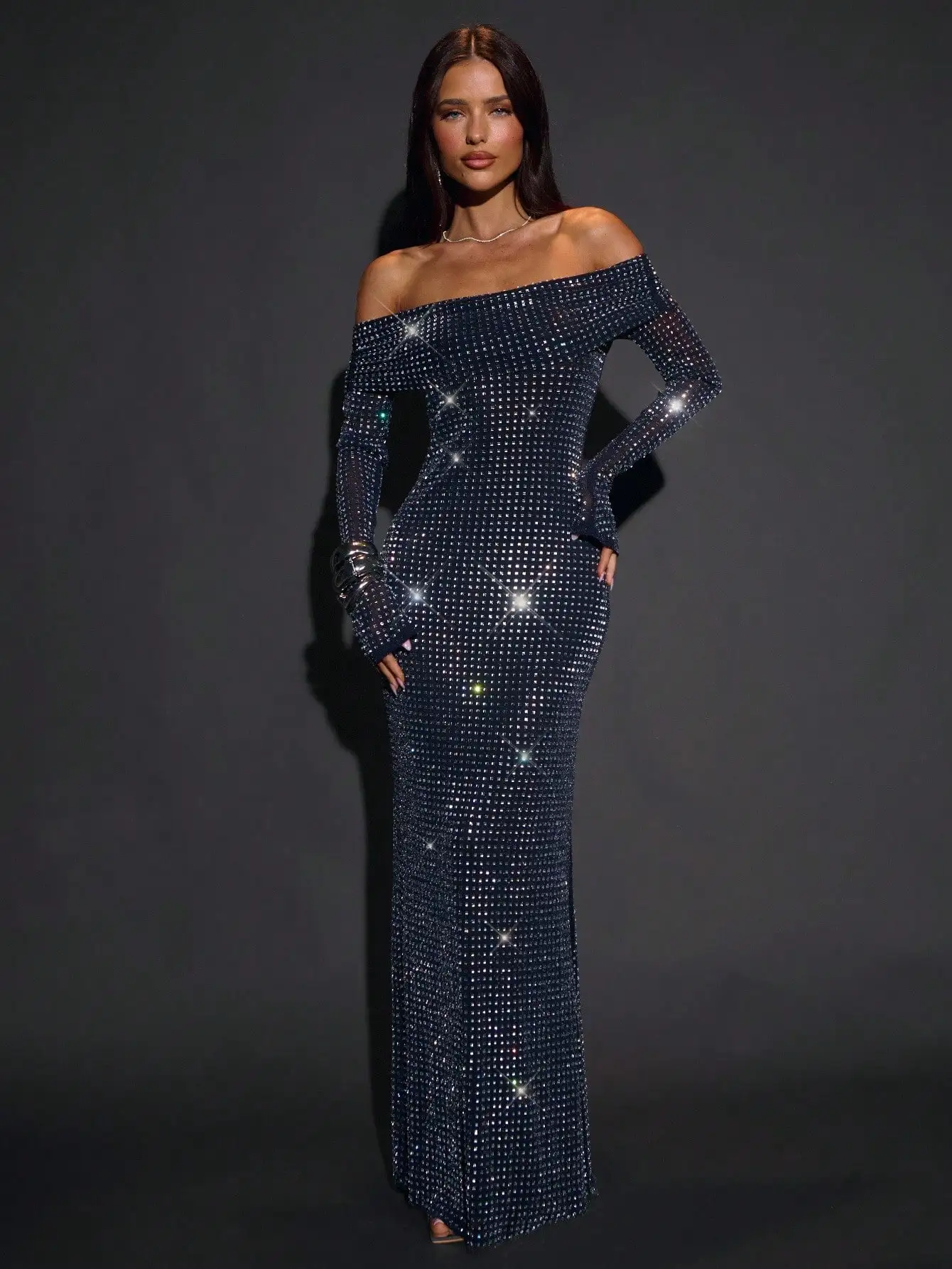 Women's Solid Black Off Shoulder Long Sleeve Bodycon Maxi Dress With Rhinestone Decor, Suitable For Vacation
Women's Solid Black Off Shoulder Long Sleeve Bodycon Maxi Dress With Rhinestone Decor, Suitable For Vacation