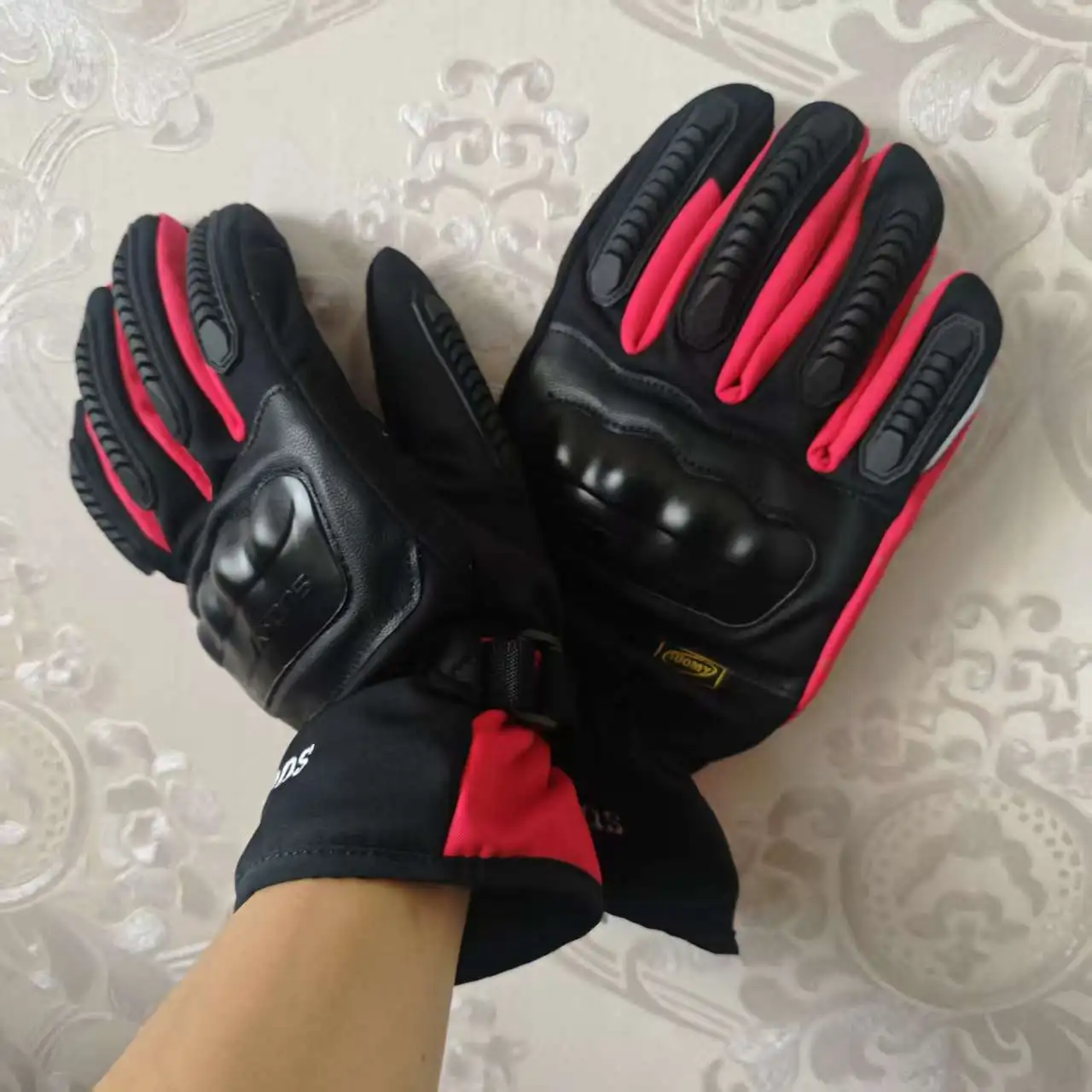 SUOMY зимние перчатки для гонок на мотоциклах, водонепроницаемые теплые байкерские перчатки с сенсорным экраном, светоотражающее снаряжение для мотокросса для мотоцикла
SUOMY зимние перчатки для гонок на мотоциклах, водонепроницаемые теплые байкерские перчатки с сенсорным экраном, светоотражающее снаряжение для мотокросса для мотоцикла