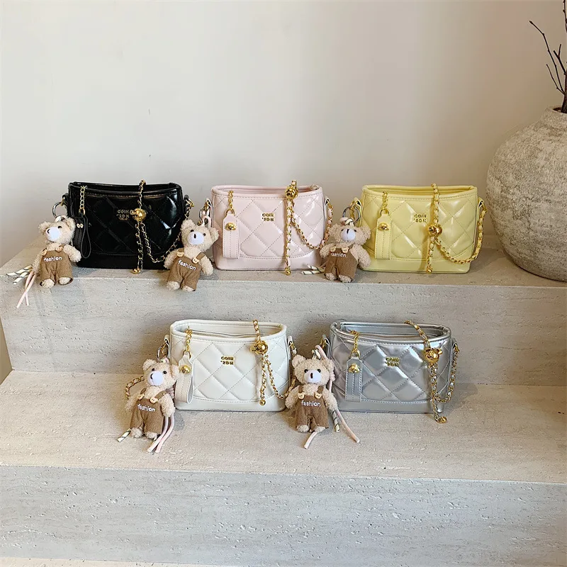 2025 Artisan Mini Bag Diamond Quilted Crossbody with Detachable Chain Key FeaturesLuxury diamond quilted design
2025 Artisan Mini Bag Diamond Quilted Crossbody with Detachable Chain Key FeaturesLuxury diamond quilted design