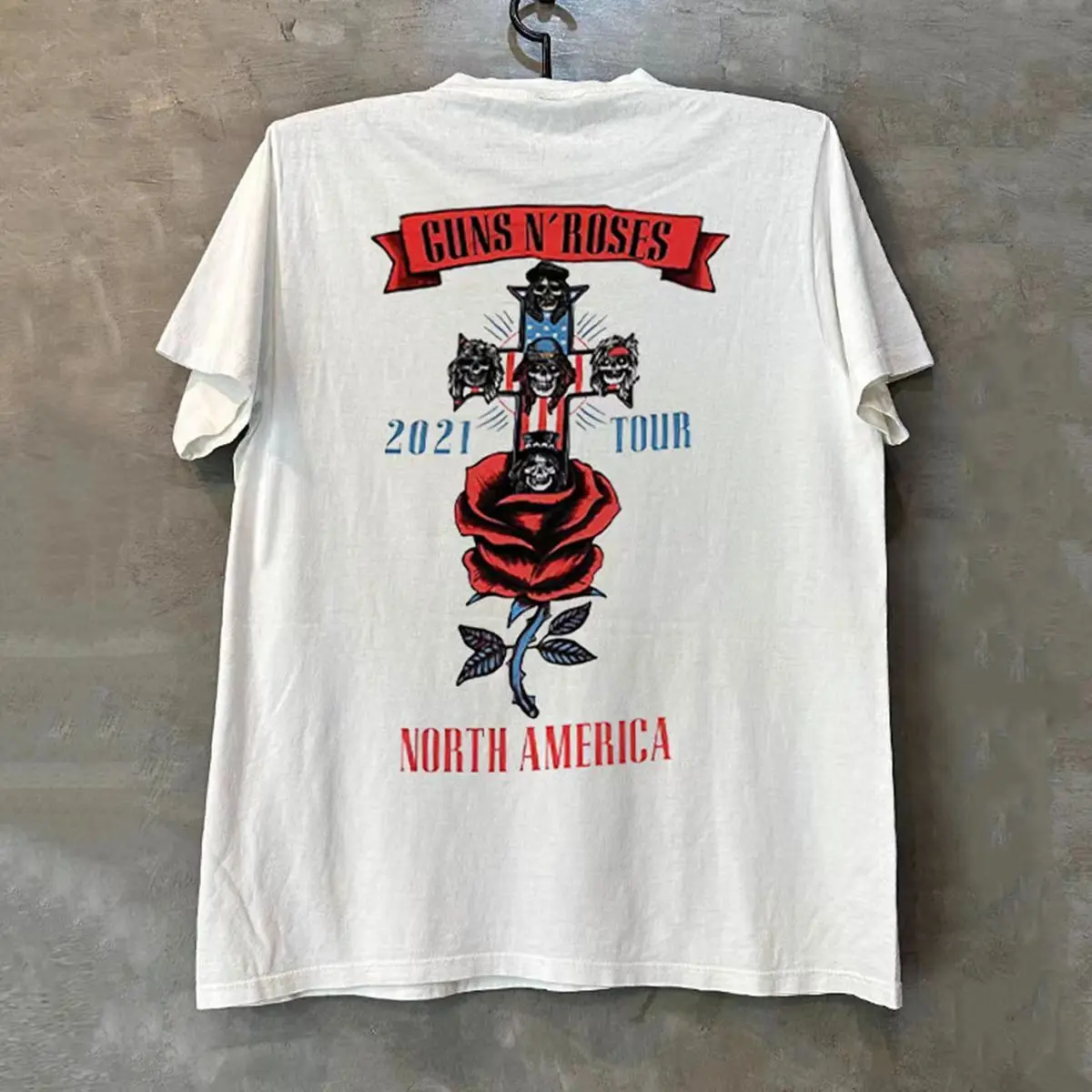 Guns N 'Roses Guns and Roses Guns Flowers Short Sleeve T-Shirt Ruffian Handsome American Retro Men's Summer Casual Top
Guns N 'Roses Guns and Roses Guns Flowers Short Sleeve T-Shirt Ruffian Handsome American Retro Men's Summer Casual Top