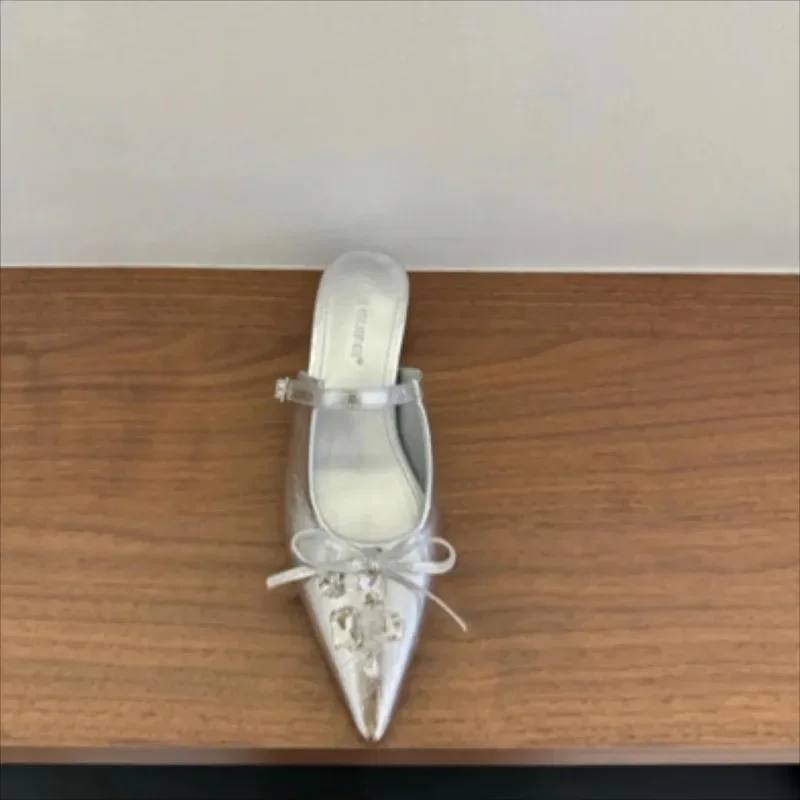 2025 Summer New Closed Toe Low Heel Women's Slipper Elegant Dress Sandals Women with Rhinestones Butterfly-knot Fashion Slippers
2025 Summer New Closed Toe Low Heel Women's Slipper Elegant Dress Sandals Women with Rhinestones Butterfly-knot Fashion Slippers