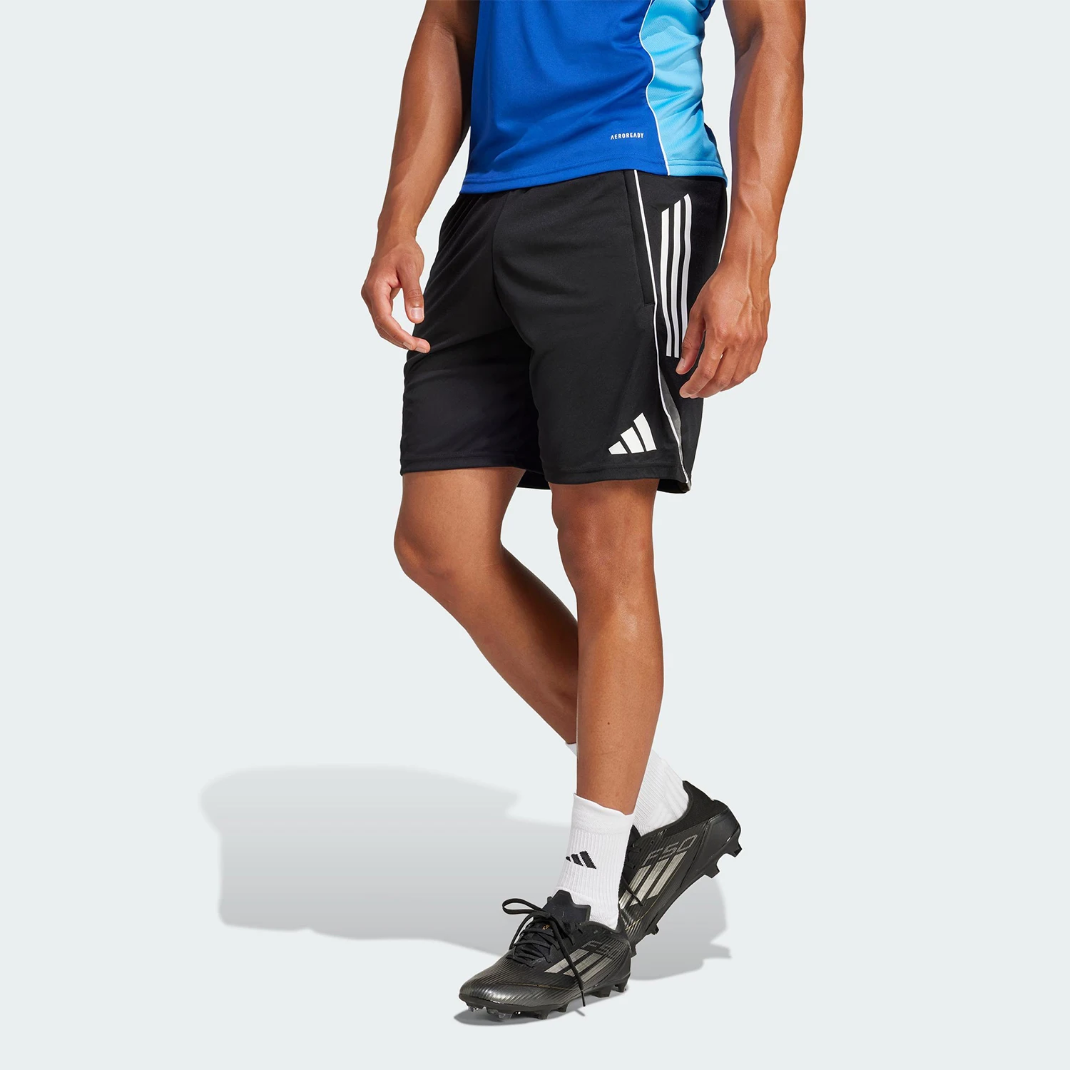 Мужские спортивные шорты для тренировок по футболу Adidas Originals JF0571
Мужские спортивные шорты для тренировок по футболу Adidas Originals JF0571