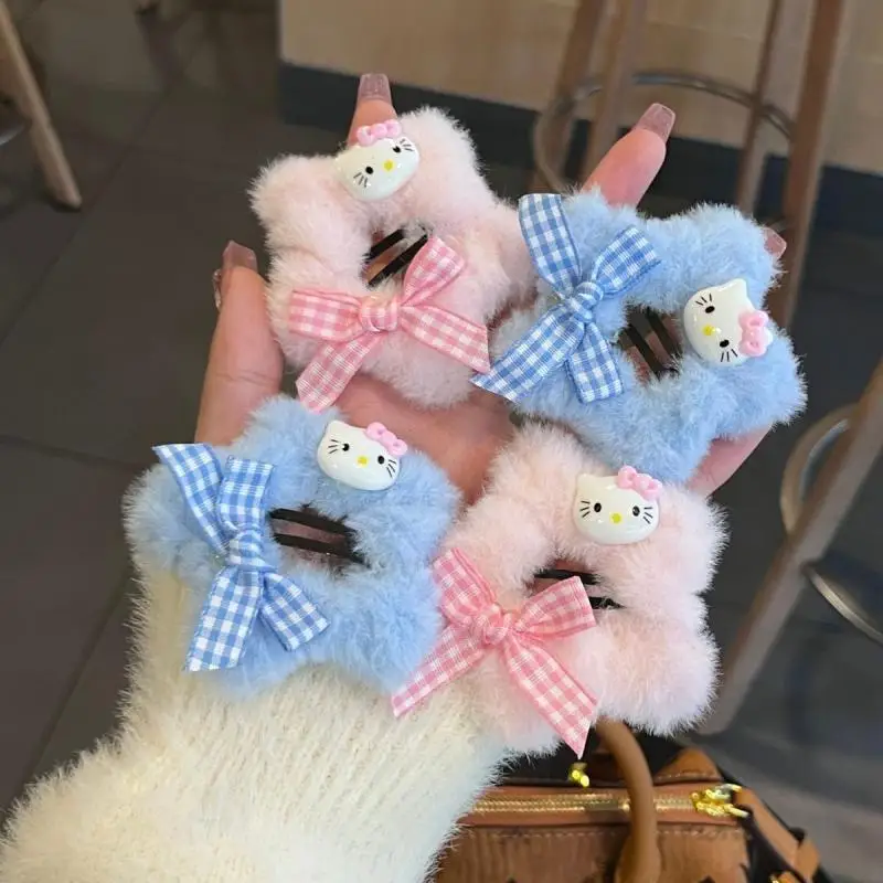 Y2K Kawaii Anime Hello Kitty Hairpin Fluffy Star Grid Bow Hair Clip Bb Clip Sweet Christmas Cartoon Children's Hair Clip Gifts
Y2K Kawaii Anime Hello Kitty Hairpin Fluffy Star Grid Bow Hair Clip Bb Clip Sweet Christmas Cartoon Children's Hair Clip Gifts