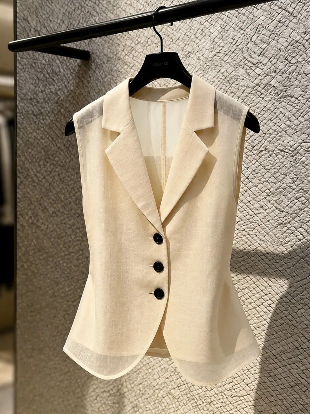 Fashionable Commuter Style Sleeveless Vest Slim Fit Elegant Summer Design Trendy Top Slimming Effect Stylish Small Shirt
Fashionable Commuter Style Sleeveless Vest Slim Fit Elegant Summer Design Trendy Top Slimming Effect Stylish Small Shirt