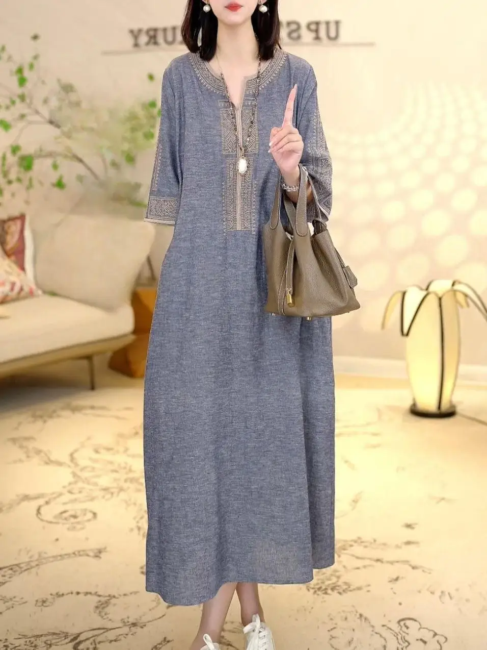 Elegant Embroidered Vintage Dress Women's Loose Knee-Length Slimming Skirt Summer New Style Casual Style Gathered Waist Polye...
Elegant Embroidered Vintage Dress Women's Loose Knee-Length Slimming Skirt Summer New Style Casual Style Gathered Waist Polye...