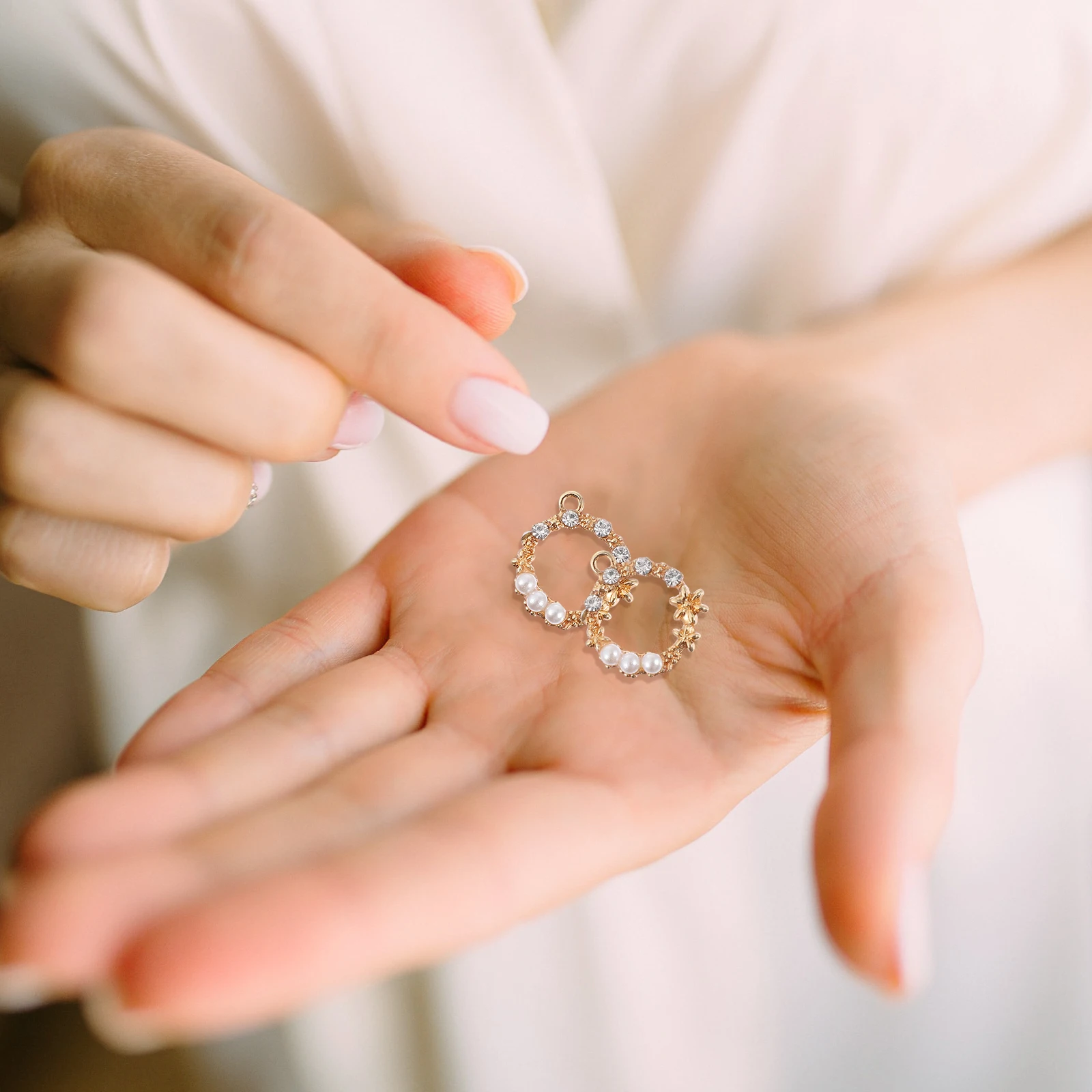 10pcs Pendant Charms Hair Pearl Alloy Charms Accessories Brightly Colored Durable Jewelry Making Necklace Pendants Crafts
10pcs Pendant Charms Hair Pearl Alloy Charms Accessories Brightly Colored Durable Jewelry Making Necklace Pendants Crafts