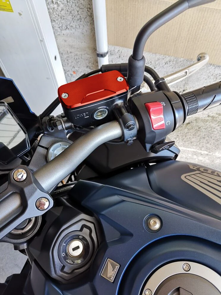Для Honda CBR 600 RR CBR 600RR CBR600rr 2003 2004 2005 2006 аксессуары для мотоциклов Крышка Резервуара тормозной жидкости крышка масляного бака
Для Honda CBR 600 RR CBR 600RR CBR600rr 2003 2004 2005 2006 аксессуары для мотоциклов Крышка Резервуара тормозной жидкости крышка масляного бака