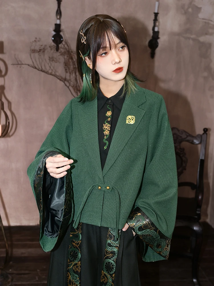 New Chinese Style National Style Han Elements Wide Sleeved Jacket Female Woman Tassels Short Year Of The Snake Suit Weaving Gold
New Chinese Style National Style Han Elements Wide Sleeved Jacket Female Woman Tassels Short Year Of The Snake Suit Weaving Gold