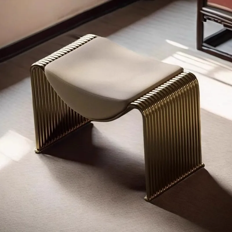 Light luxury shoe changing stool makeup stool household porch wearing shoes into the home wrought iron minimalist
Light luxury shoe changing stool makeup stool household porch wearing shoes into the home wrought iron minimalist