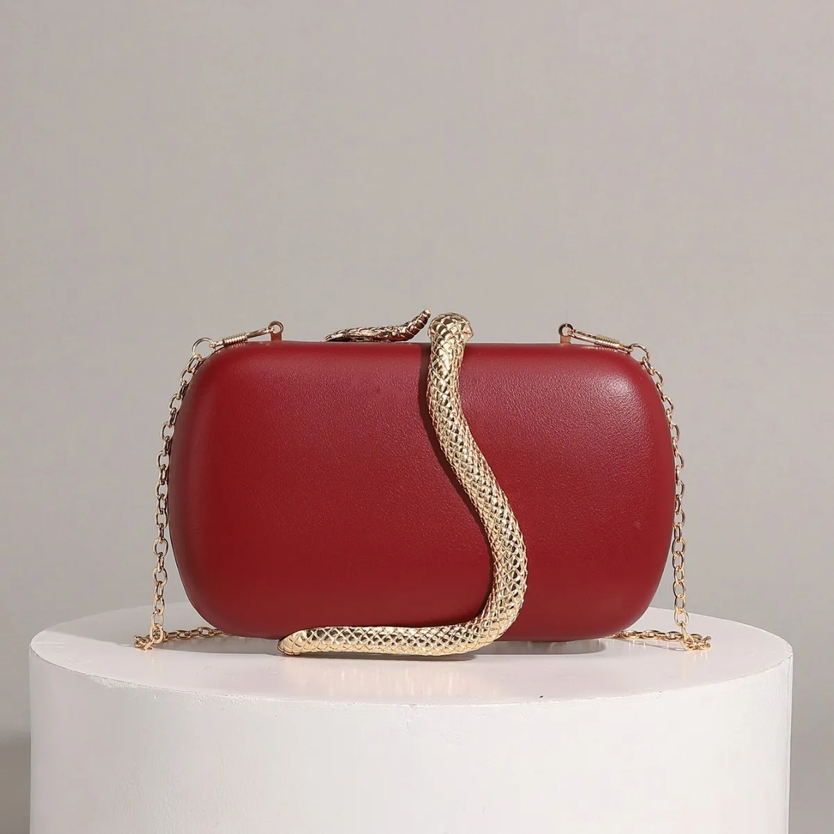 2026 new serpentine metal PU hand-held dinner bag fashionable and elegant evening bag suitable for banquet party dress bag
2026 new serpentine metal PU hand-held dinner bag fashionable and elegant evening bag suitable for banquet party dress bag