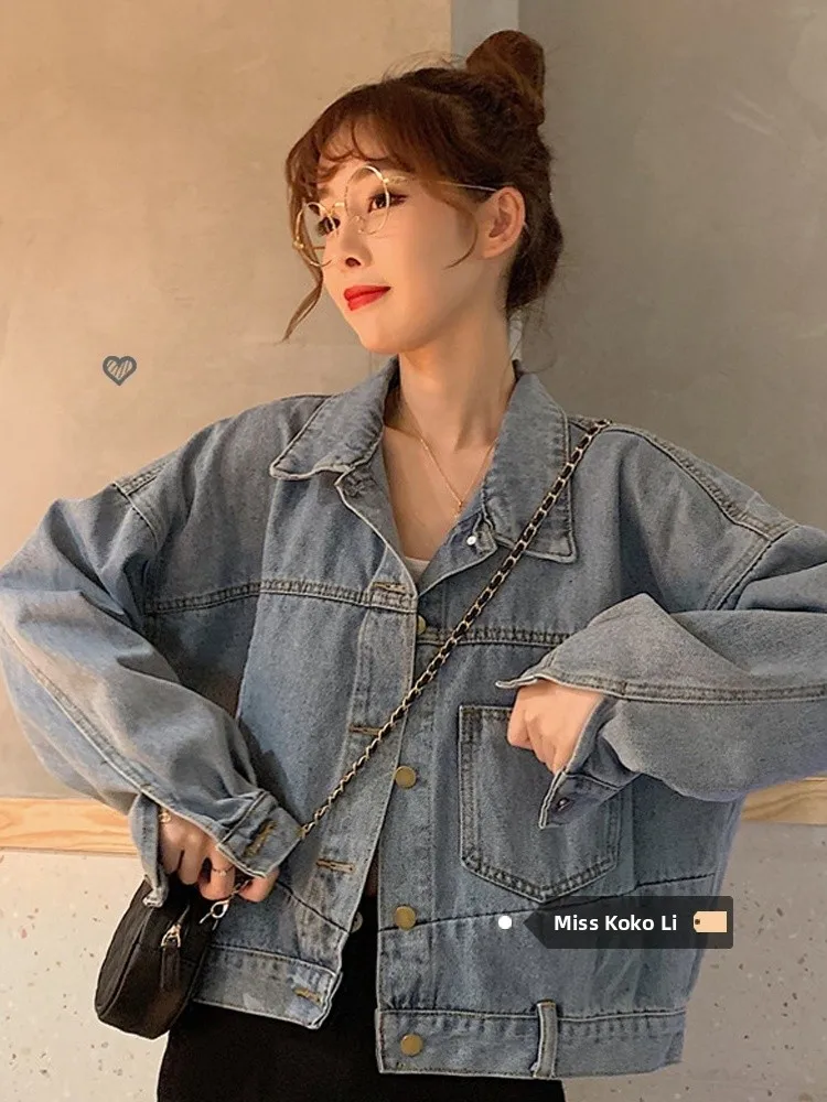 Летняя женская джинсовая куртка в стиле ретро BF Sle, модный топ с гонконгским вкусом, расклешенный воротник све, застежка на одной пуговице
Летняя женская джинсовая куртка в стиле ретро BF Sle, модный топ с гонконгским вкусом, расклешенный воротник све, застежка на одной пуговице