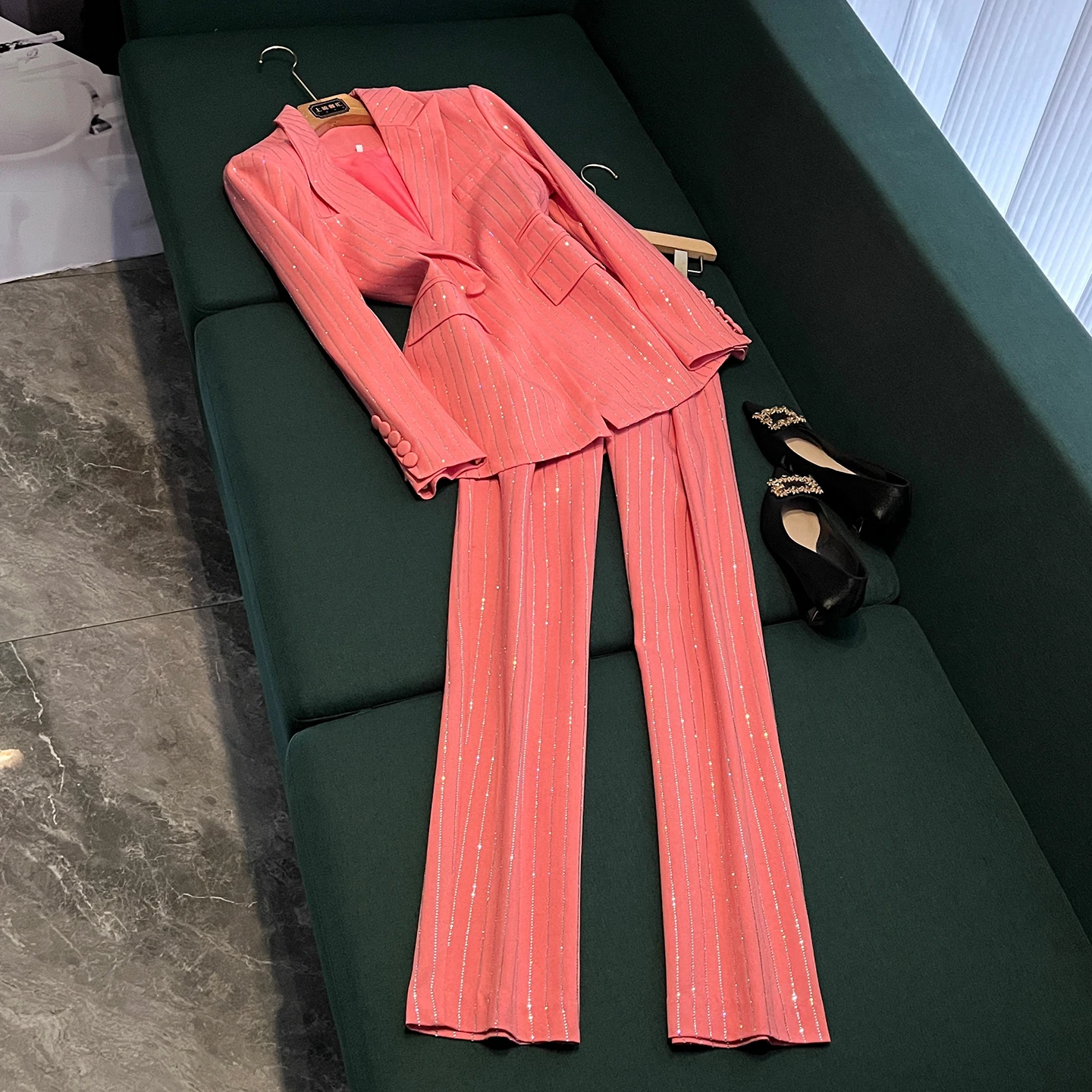 Celebrity Elegant Loose Diamond Embellished Suit Jacket And Pants Two Piece Set Fashionable Women's Clothing A22452JF
Celebrity Elegant Loose Diamond Embellished Suit Jacket And Pants Two Piece Set Fashionable Women's Clothing A22452JF