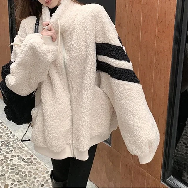 Autumn Winter New Style Korean Version Lazy Color Block Design Thickened Top Lamb Fur Jacket Women's Loose Thickened
Autumn Winter New Style Korean Version Lazy Color Block Design Thickened Top Lamb Fur Jacket Women's Loose Thickened