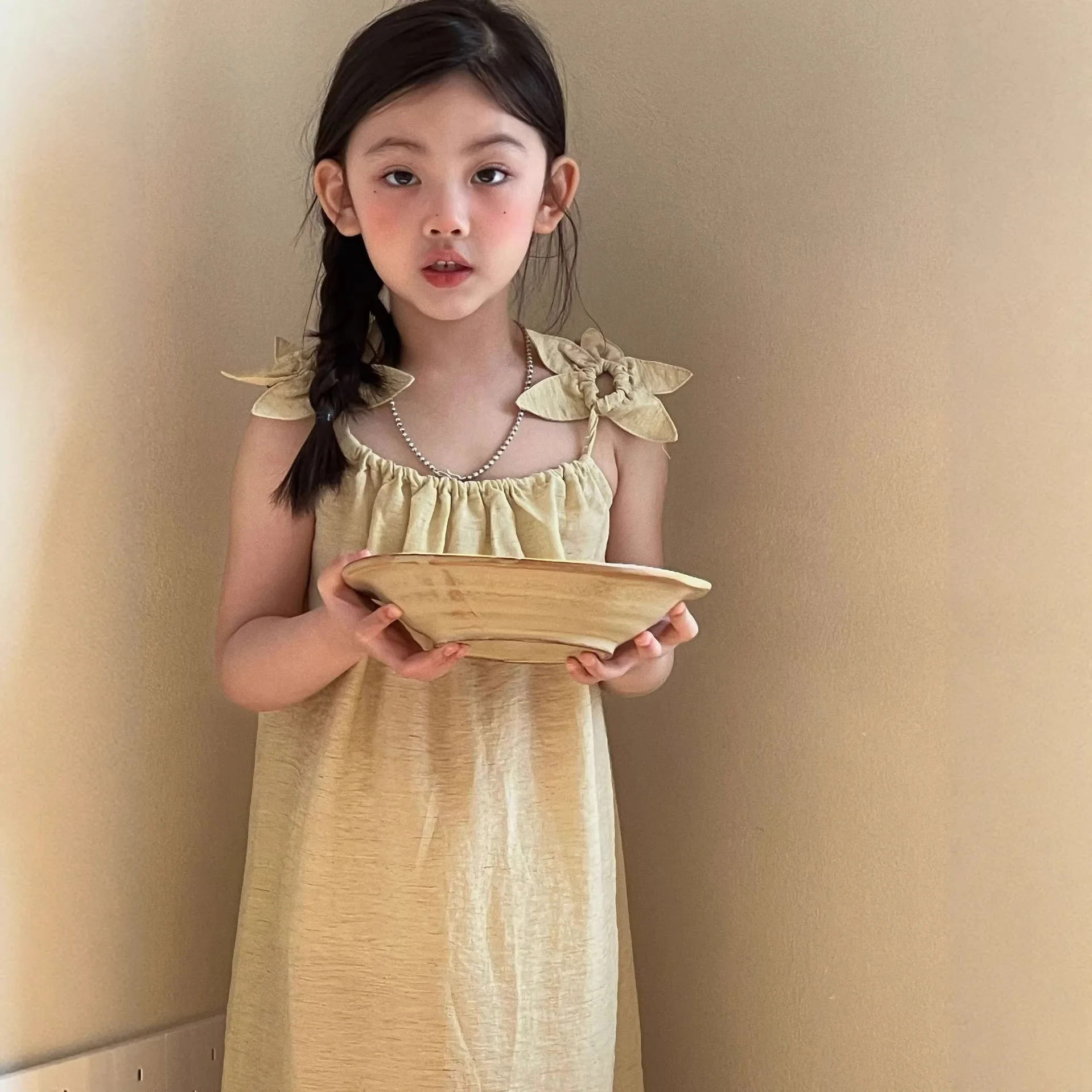 Girls Dress 2026 Spring/Summer New French Sleeveless Holiday Style Strap Skirt Loose Casual Fashionable and Stylish
Girls Dress 2026 Spring/Summer New French Sleeveless Holiday Style Strap Skirt Loose Casual Fashionable and Stylish