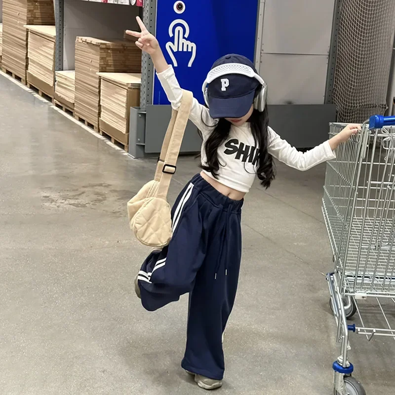 2023 Korean Spring Autumn Kids Girl Clothes Set Cotton Drawstring Loose Wide Leg Pants Suit Printed Letter Shirt Children Outfit
2023 Korean Spring Autumn Kids Girl Clothes Set Cotton Drawstring Loose Wide Leg Pants Suit Printed Letter Shirt Children Outfit