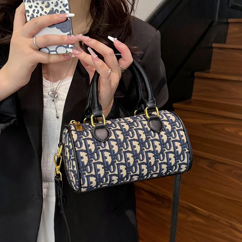 Прочная женская сумка через плечо, кожаные сумки через плечо, женские роскошные брендовые элегантные классические популярные повседневные сумки 
Прочная женская сумка через плечо, кожаные сумки через плечо, женские роскошные брендовые элегантные классические популярные повседневные сумки