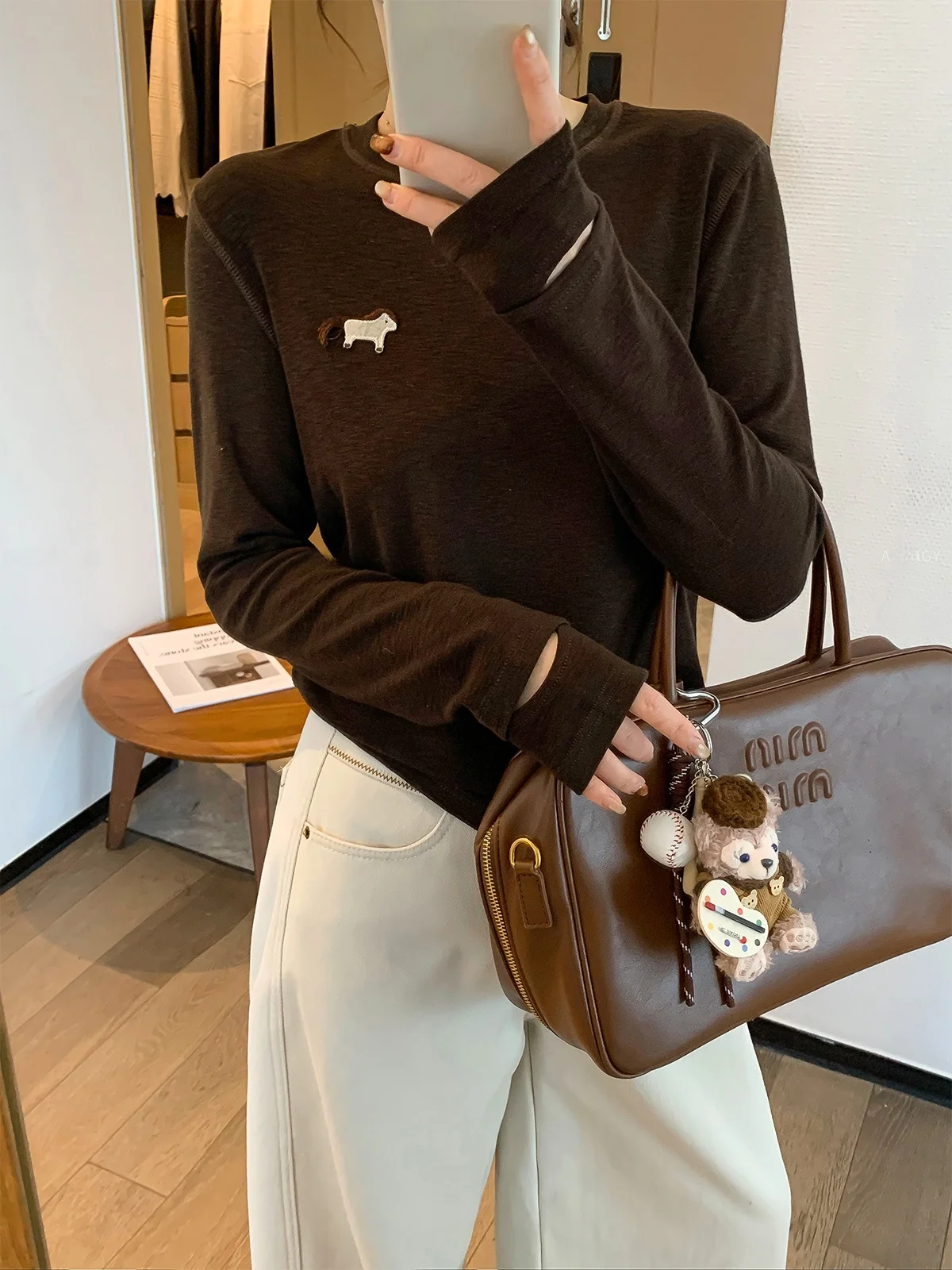 Женская футболка Love Devil Fi с круглым вырезом и длинным рукавом, кофейного цвета, базовый слой, корейский стиль, для повседневной носки, модная, стандартный крой
Женская футболка Love Devil Fi с круглым вырезом и длинным рукавом, кофейного цвета, базовый слой, корейский стиль, для повседневной носки, модная, стандартный крой