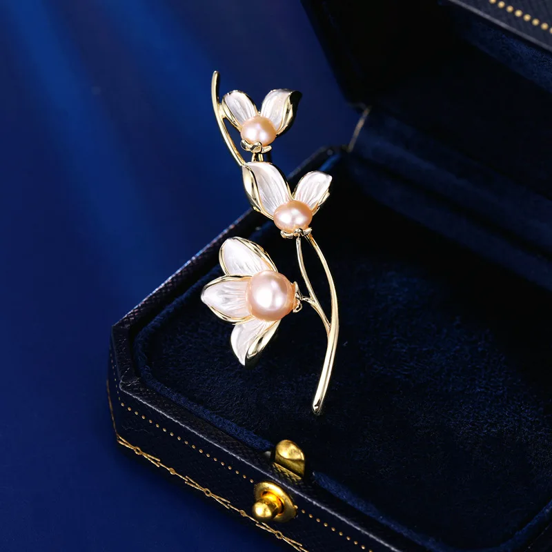 New Autumn Winter Clothing Suit Jacket Pin Women Niche Elegant High-end Freshwater Pearl Magnolia Flower Brooch
New Autumn Winter Clothing Suit Jacket Pin Women Niche Elegant High-end Freshwater Pearl Magnolia Flower Brooch