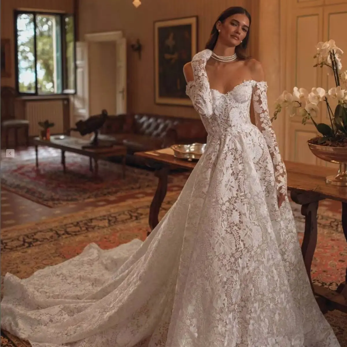 Elegant A-Line Wedding Dresses Appliques Lace V-Neck Long Sleeve Side Slit Bridal Gown Sweep Train Vestido De Noiva Customized
Elegant A-Line Wedding Dresses Appliques Lace V-Neck Long Sleeve Side Slit Bridal Gown Sweep Train Vestido De Noiva Customized