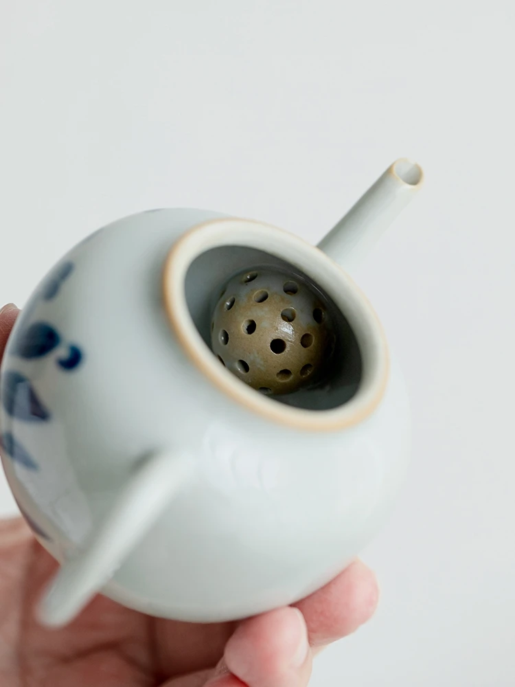 Ancient Qingchun Hand-Painted Lily Ceramic Teapot Household Single Small Teaware
Ancient Qingchun Hand-Painted Lily Ceramic Teapot Household Single Small Teaware