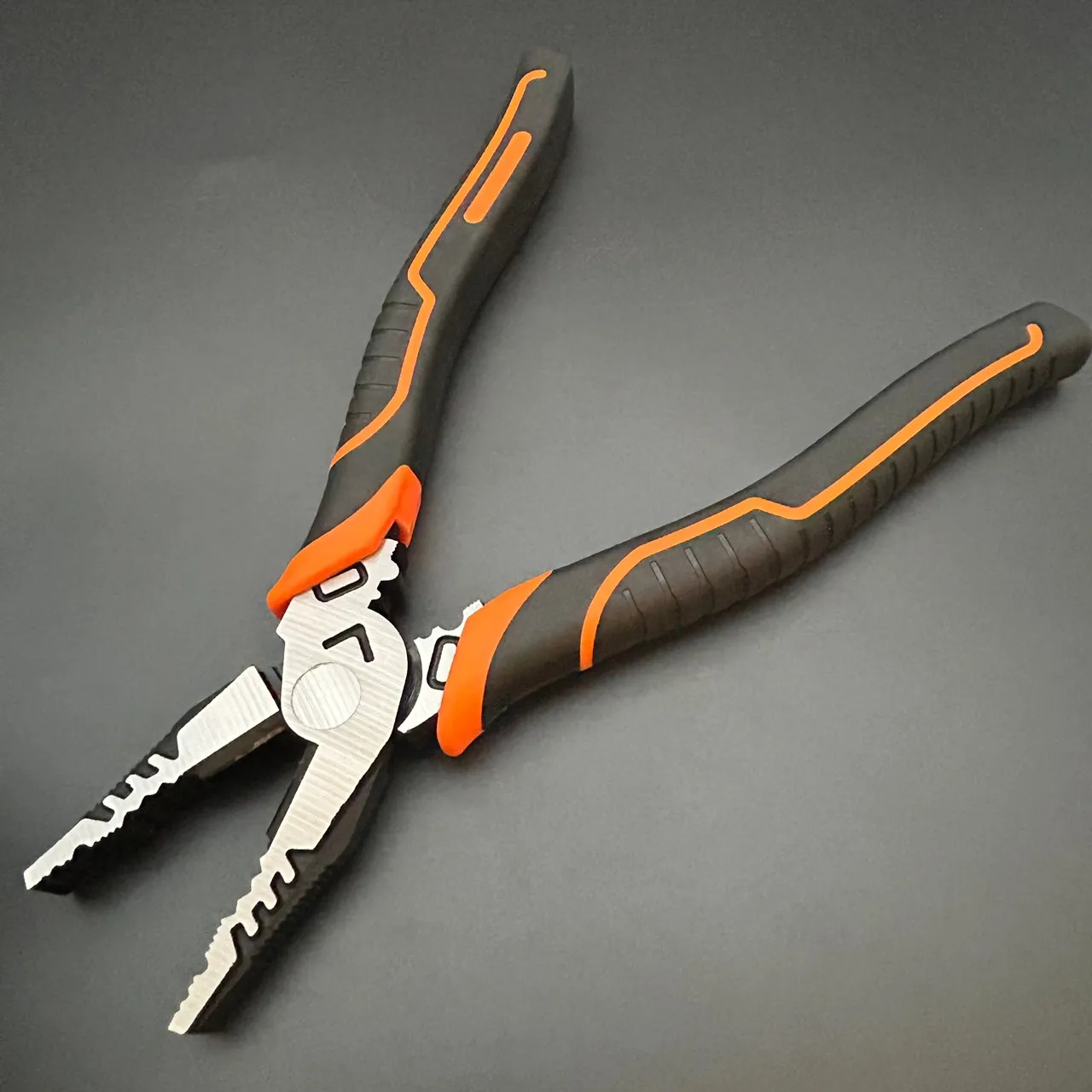 Industrial Grade Steel Lineman Combination Pliers Serrated Jaws Soft Grip Handle High Leverage Precision Cutting Edge OEM
Industrial Grade Steel Lineman Combination Pliers Serrated Jaws Soft Grip Handle High Leverage Precision Cutting Edge OEM