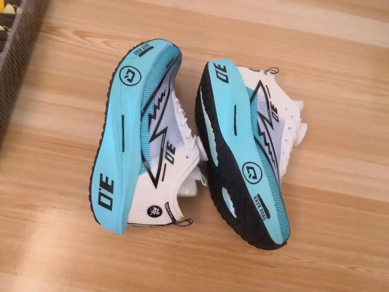 New Hot Sale Breathable Lightweight Men's Women's Professional Running Trainers Sprint Running Shoes Comfortable Shoes Very Good
New Hot Sale Breathable Lightweight Men's Women's Professional Running Trainers Sprint Running Shoes Comfortable Shoes Very Good