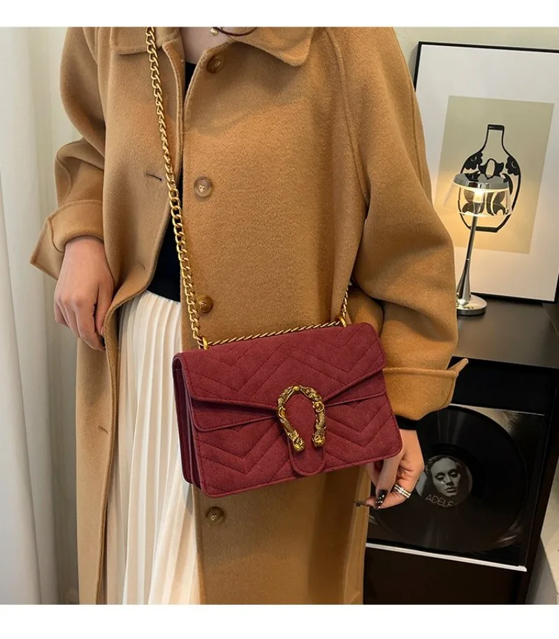Korean Style Shoulder Bag, 2026 New Quilted Square Bag, Fashion Crossbody Purse, Embroidered Chain Small Bag
Korean Style Shoulder Bag, 2026 New Quilted Square Bag, Fashion Crossbody Purse, Embroidered Chain Small Bag