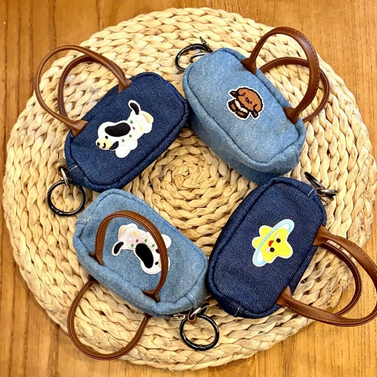 New denim headphone bag, Korean women's bag, small bag, portable storage bag, mini bag, small pendant
New denim headphone bag, Korean women's bag, small bag, portable storage bag, mini bag, small pendant
